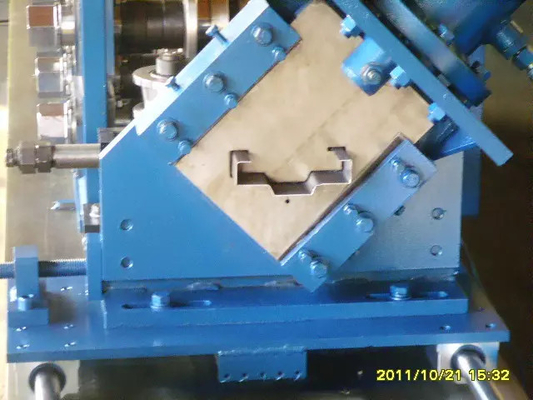 le stecche della saracinesca 4.5kw rotolano formando il convertitore dello SpA della macchina