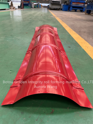 Rotolo infiammante del tetto di buona qualità che forma le creste della macchina che fanno lampeggiamento Ridge Capping Roll Forming Machines del metallo della copertura