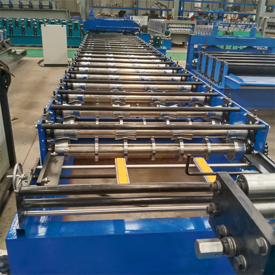 Rotolo trapezoidale galvanizzato d'acciaio del pannello del tetto di colore del metallo che forma macchina per il pannello di parete