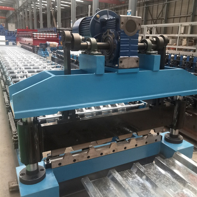 L'acciaio di colore del metallo ha galvanizzato il rotolo del pannello del tetto di 686 Ibr che forma la macchina per i materiali da costruzione