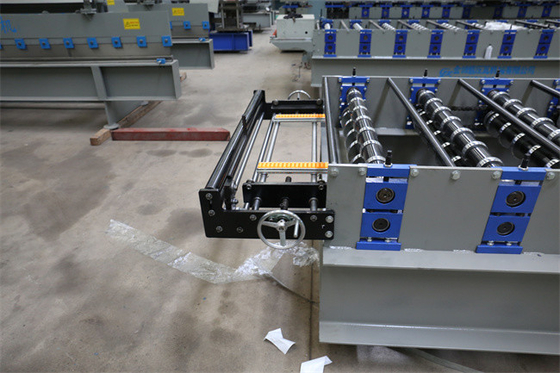 Coprire il rotolo ondulato dello strato del pannello che forma alta velocità completamente automatica 30m/min del metallo della macchina