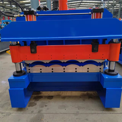 Il pannello d'acciaio del tetto di colore automatico ha lustrato gli strati delle mattonelle che fanno il rotolo che forma la macchina