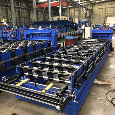 Gli strati galvanizzati automatici del pannello del tetto del metallo lustrati mattonelle del metallo rotolano formando la macchina