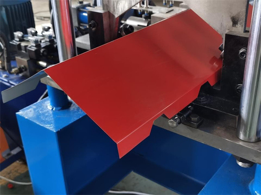 Rotolo completamente automatico del cappuccio della cresta del tetto di Aluzinc che forma alta velocità della macchina usata per il pannello del tetto