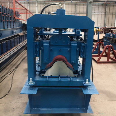 Il tetto lustrato Ridge Cap Roll Forming Machine ha galvanizzato l'acciaio di colore del metallo