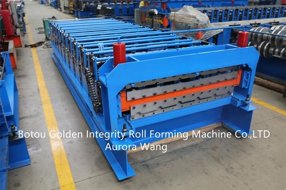Le mattonelle del pannello dello strato del piatto di tetto della piattaforma di doppio strato rotolano la formazione facendo il rotolo del macchinario che forma la macchina