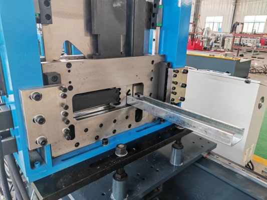 G350 G550 2.4mm Acciaio duro pieno Profilo d'acciaio galvanizzato Rotolo dell'arcareccio C/Z che forma macchina