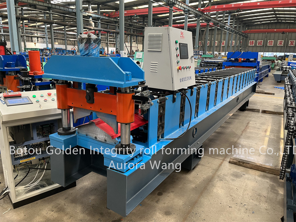 Alta qualità d'acciaio di Ridge Roll Forming Machine With del tetto del metallo di colore di buona qualità
