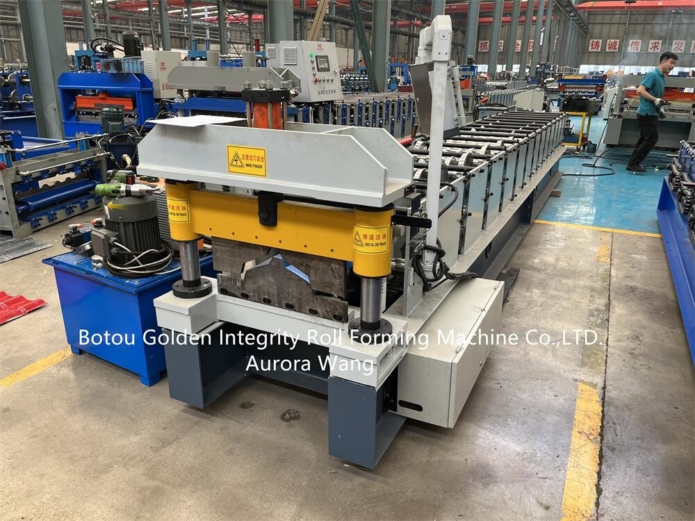 Tetto Ridge Cover Tile Making Machine di Ridge Capping Roll Forming Machine del tetto del metallo di buona qualità
