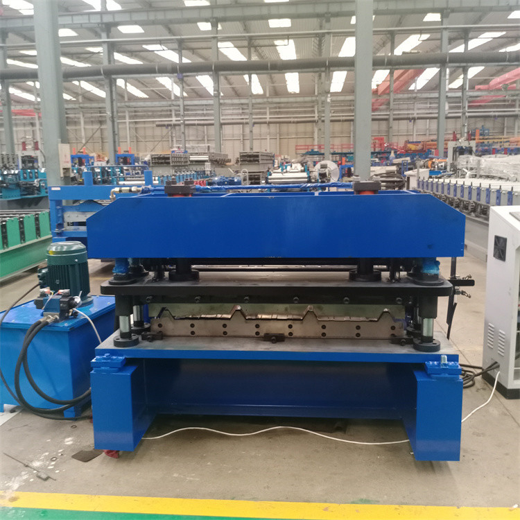 Rotolo trapezoidale galvanizzato d'acciaio del pannello del tetto di colore del metallo che forma macchina per il pannello di parete