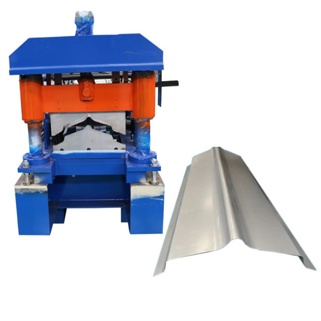 Metallo che copre metà di Ridge Capping Roll Forming Machine dello strato intorno a Ridge Hat Machine
